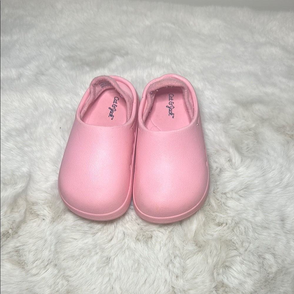 Cat & Jack size 6 Pink Slippers for Cozy Comfort